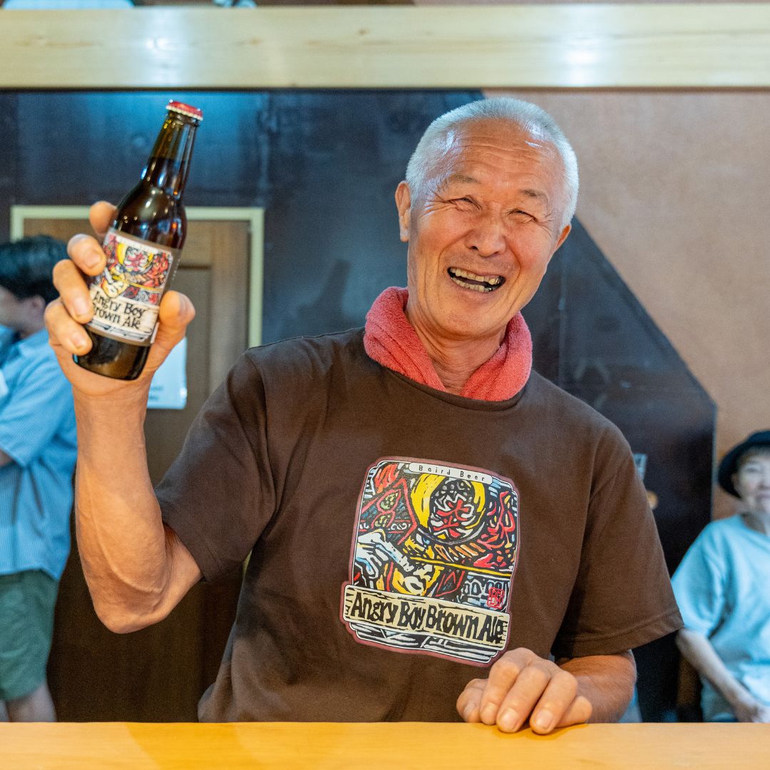 Daiku-san with a bottle of Angry Boy Brown Ale at Baird Base Station Kansai